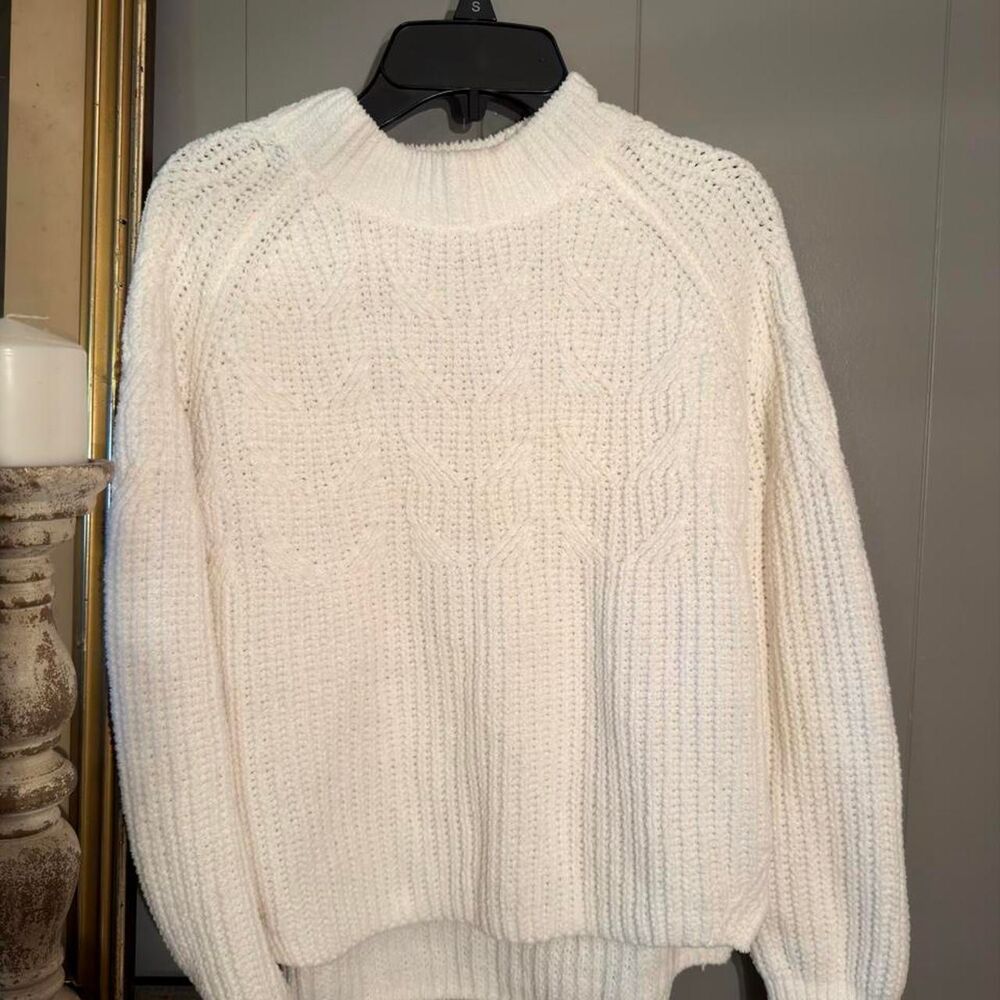 Old-navy Women's White and Cream Jumper